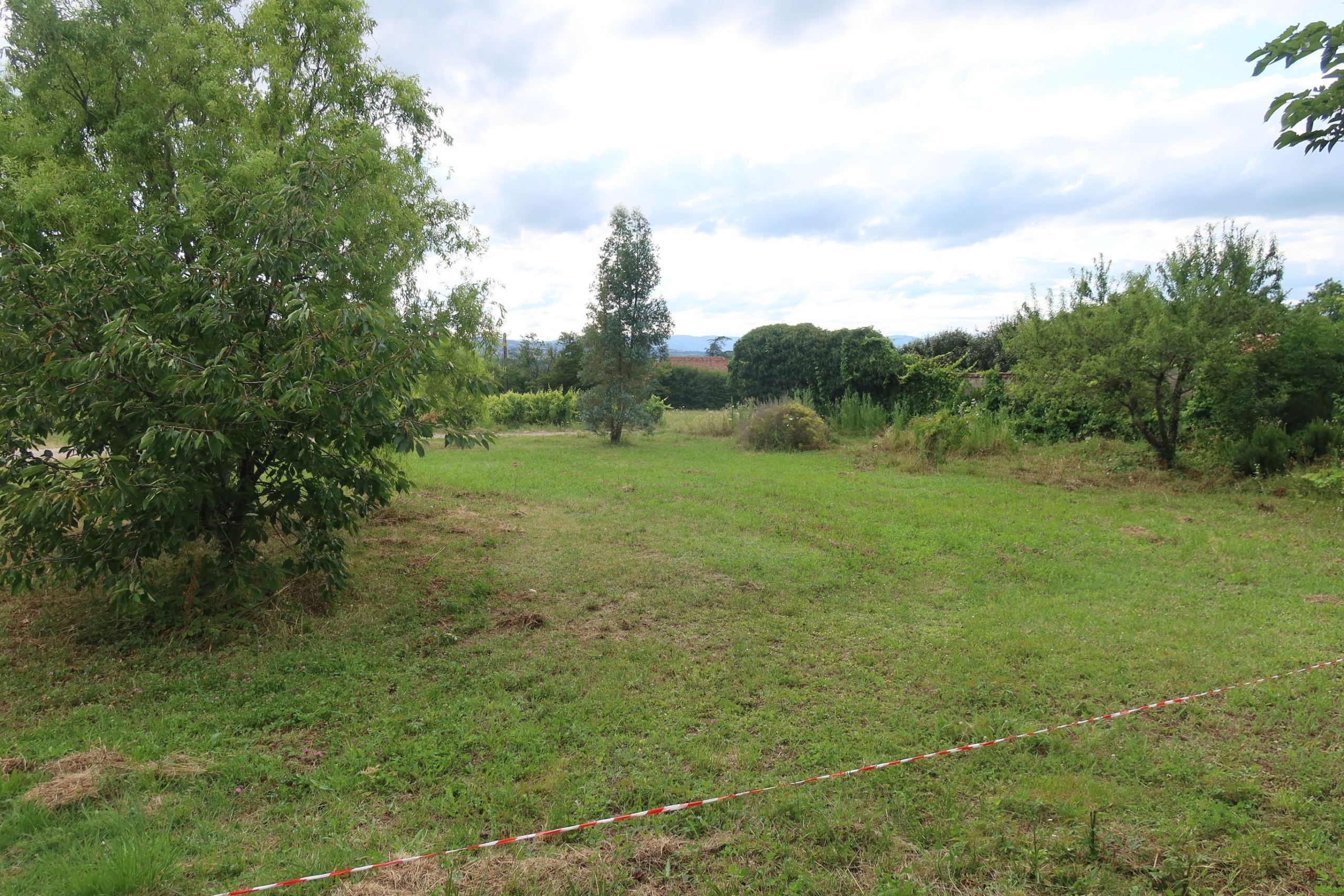 A 20′ au so de lyon , à millery , tb terrain constructible 640m²avec belle vue