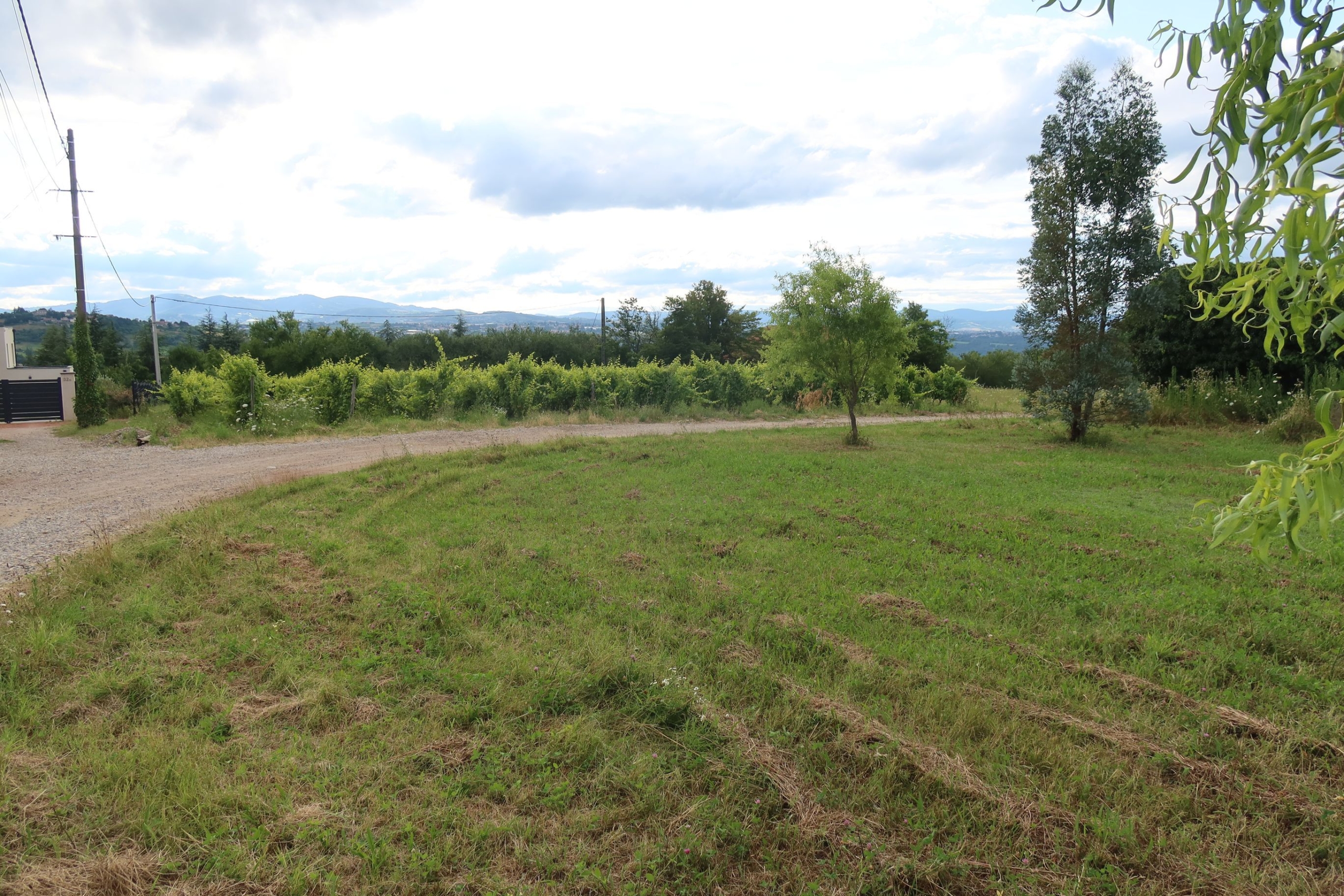 A 20′ au so de lyon , à millery , tb terrain constructible 640m²avec belle vue