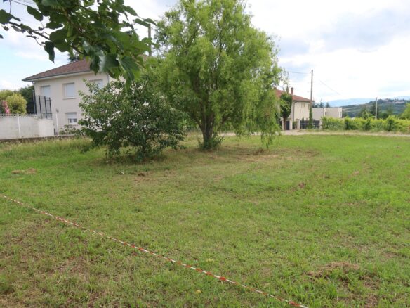A 20′ au so de lyon , à millery , tb terrain constructible 640m²avec belle vue