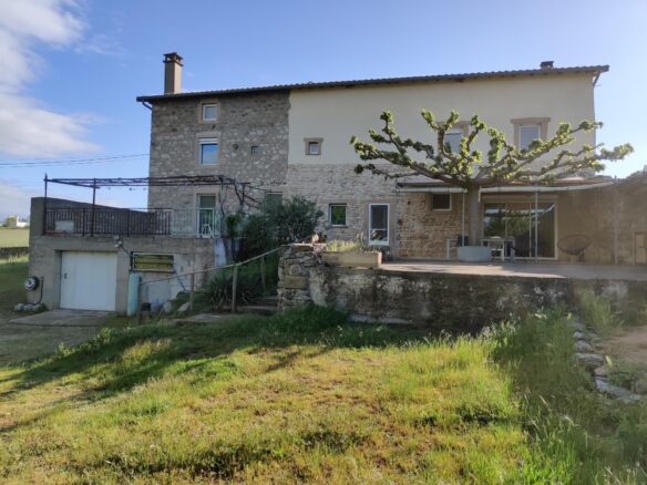 Urgent et rare  ferme renovee
