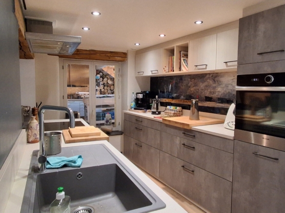 Prox mornant charme et espace pour cette maison de village avec piece atelier attenante