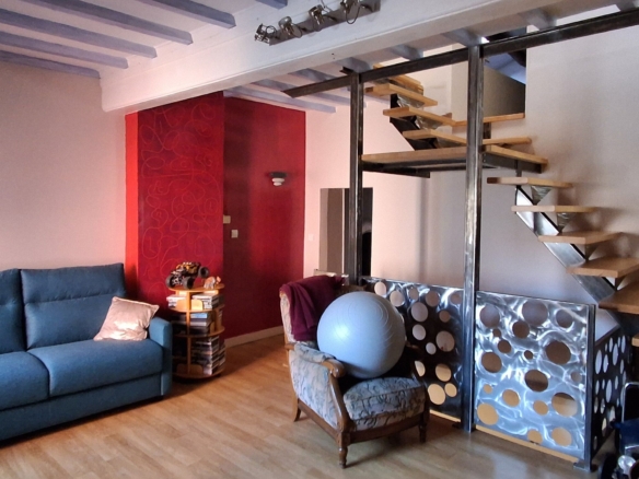 Prox mornant charme et espace pour cette maison de village avec piece atelier attenante