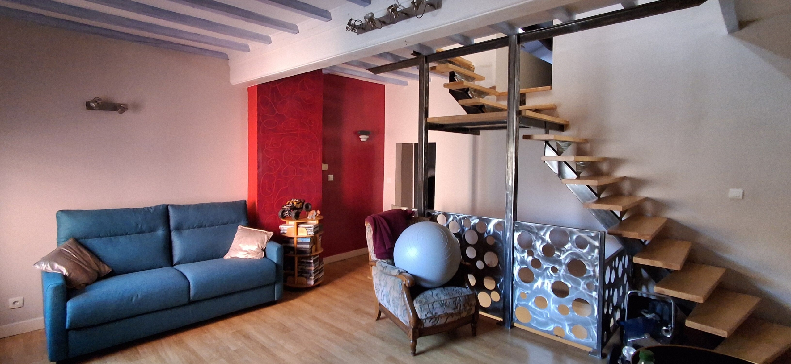 Prox mornant charme et espace pour cette maison de village avec piece atelier attenante