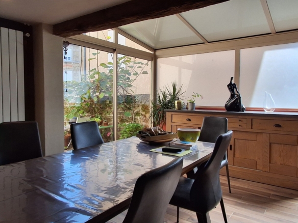 Prox mornant charme et espace pour cette maison de village avec piece atelier attenante