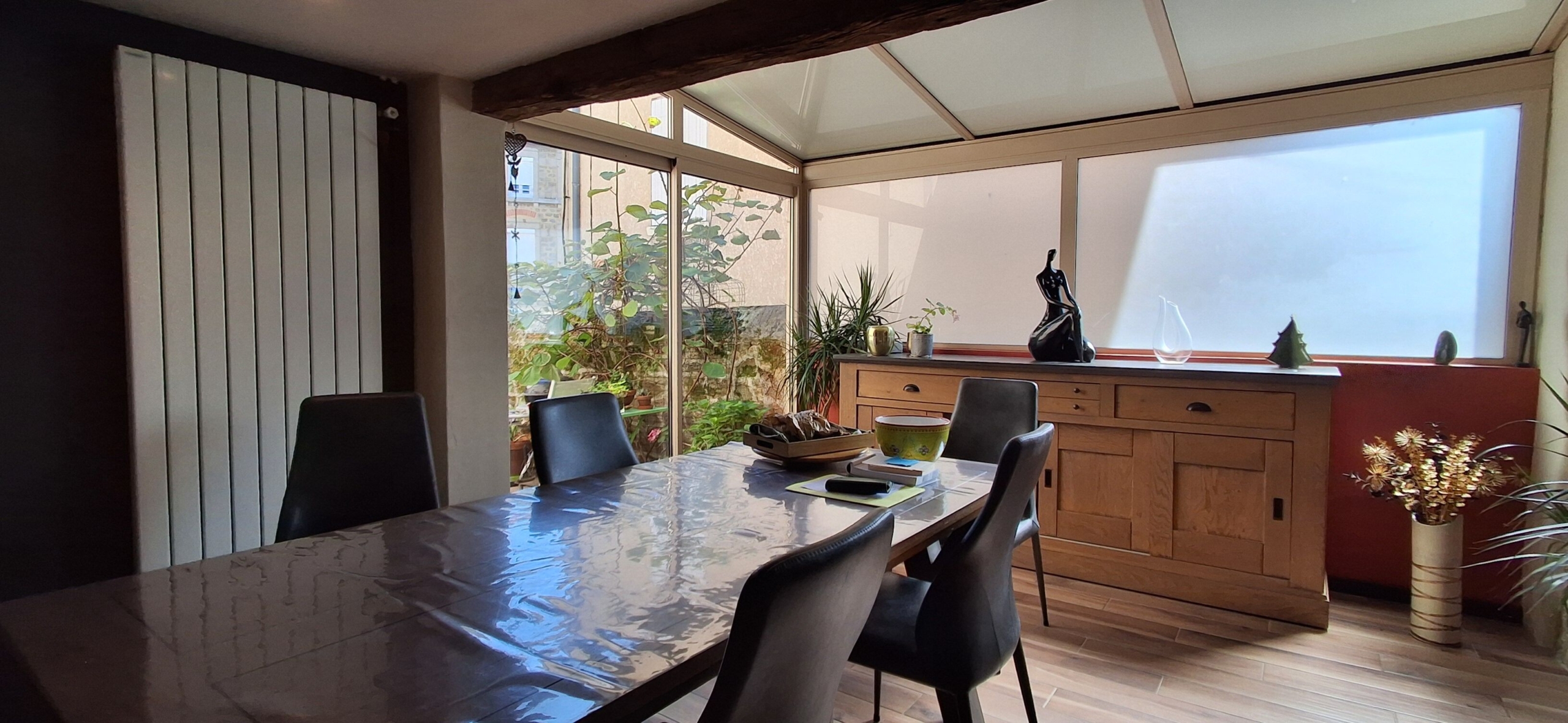 Prox mornant charme et espace pour cette maison de village avec piece atelier attenante