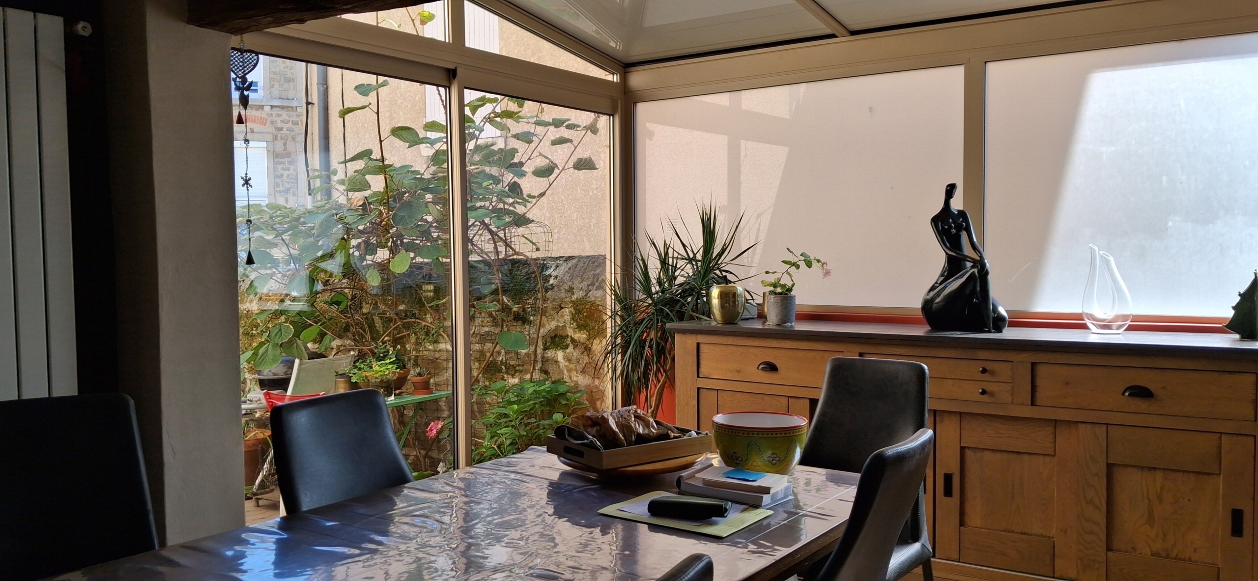 Prox mornant charme et espace pour cette maison de village avec piece atelier attenante