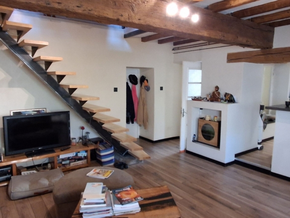 Prox mornant charme et espace pour cette maison de village avec piece atelier attenante