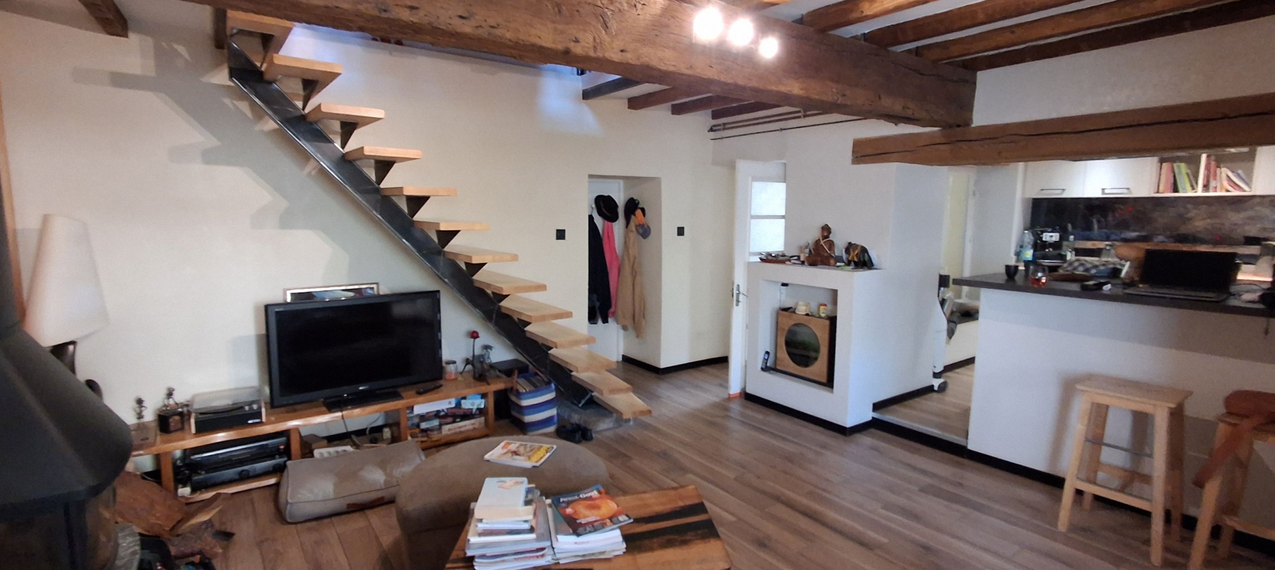 Prox mornant charme et espace pour cette maison de village avec piece atelier attenante