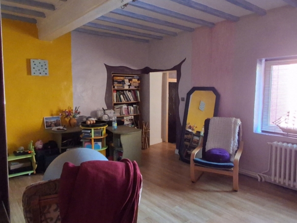 Prox mornant charme et espace pour cette maison de village avec piece atelier attenante