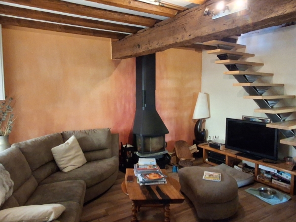 Prox mornant charme et espace pour cette maison de village avec piece atelier attenante