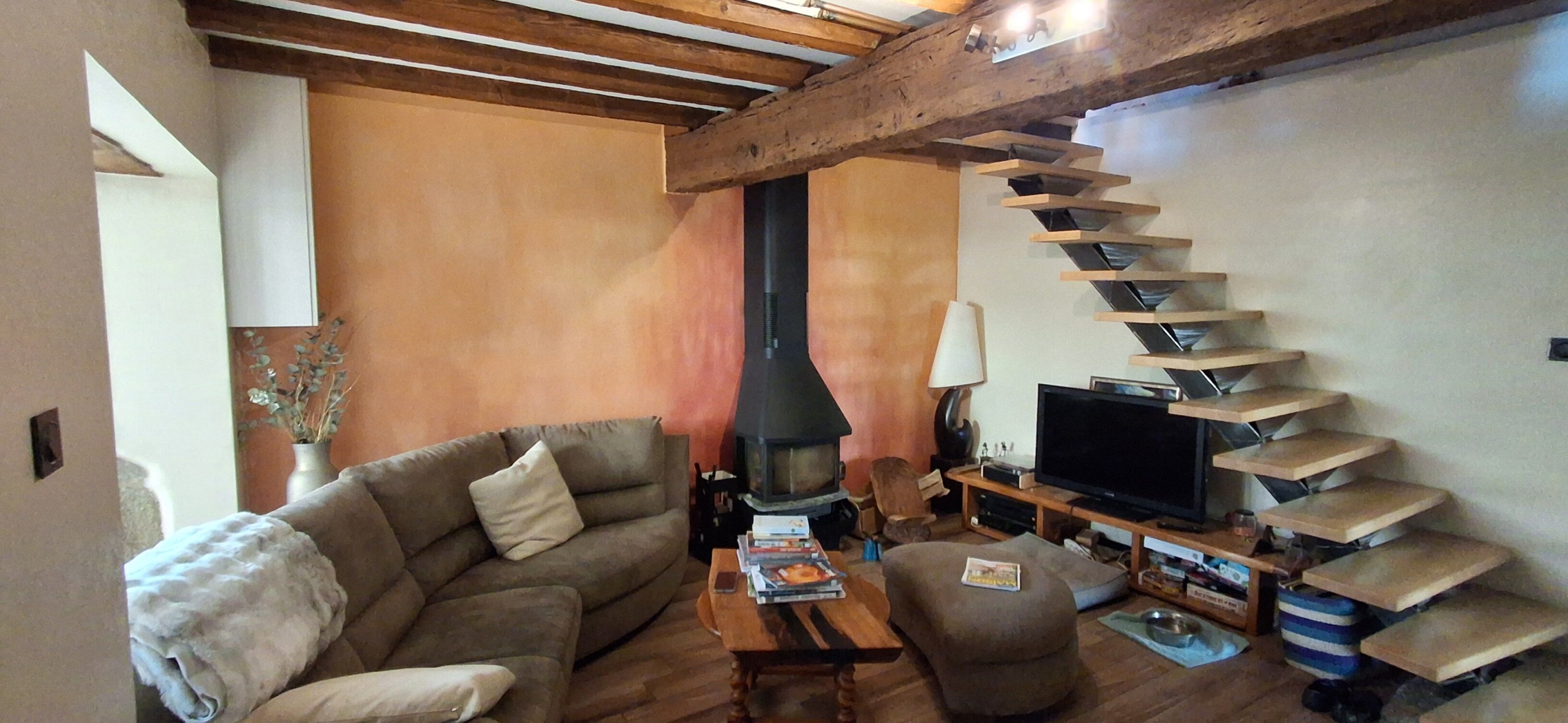 gedeon-photo-d589bd7d519c2e4b68dbdc85e5ecf70b Prox mornant charme et espace pour cette maison de village avec piece atelier attenante