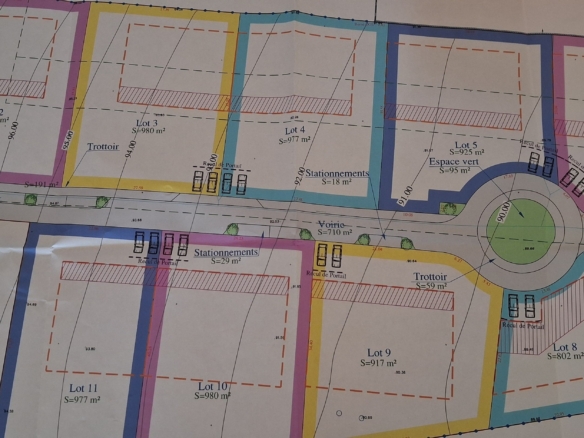 Aux portes de lyon , dans le village de taluyers, tres beau terrain plat pret a construire 977m²