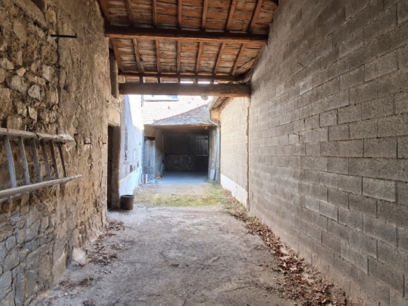 Taluyers a 20′ de lyon, ensemble immobilier a renover et diviser, sur 1000m² de terrain