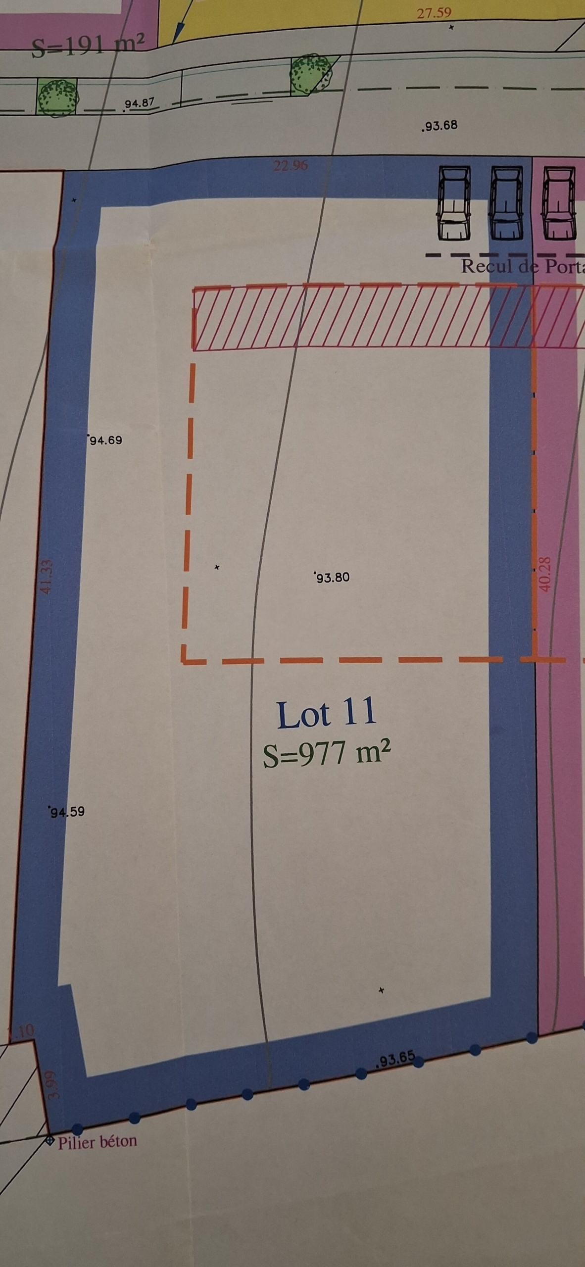 Aux portes de lyon , dans le village de taluyers, tres beau terrain plat pret a construire 977m²