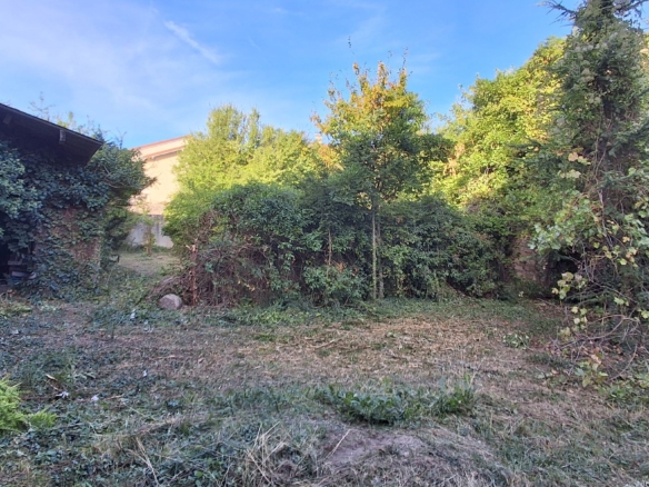 Taluyers a 20′ de lyon, ensemble immobilier a renover et diviser, sur 1000m² de terrain
